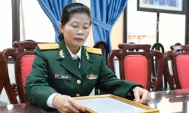 Nữ quân nhân bật khóc khi nhận kết quả giám định ADN của cha