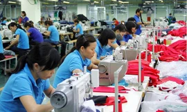 Đời sống công nhân và người lao động còn nhiều khó khăn.