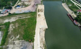 Chủ tịch UBND TP Hà Nội chỉ đạo nhiều cơ quan vào cuộc kiểm tra, xử lý bến cảng, bãi tập kết vật liệu xây dựng, trạm trộn bê tông không phép ở huyện Sóc Sơn. 