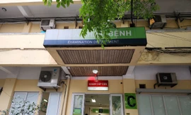 Bé Y đang được mổ sinh tại Bệnh viện Phụ sản Hà Nội