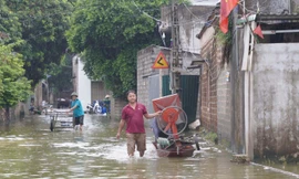 Mở 4 cửa van xả tràn hồ thủy lợi Đồng Mô nguy cơ ngập úng vùng trũng hai bờ sông Tích