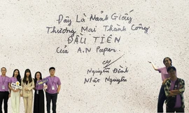 Những mảnh giấy thương mại thành công đầu tiên được sản xuất từ bèo lục bình xứ Huế