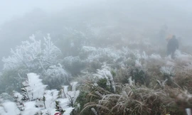 Băng tuyết khác lạ trên Mẫu Sơn