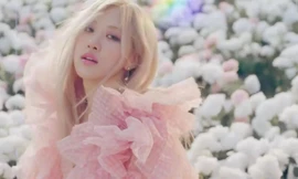 Rosé (BLACKPINK) lộ ảnh cơ bắp gây choáng, thiết lập thêm kỷ lục pre-order đáng ngưỡng mộ