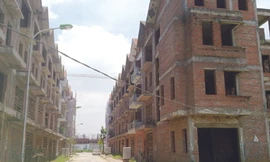 Tại khu đô thị Mỗ Lao - Hà Nội, nhiều tuyến vỉa hè, hạ tầng bị bỏ quên nhiều năm Ảnh: Minh Tuấn