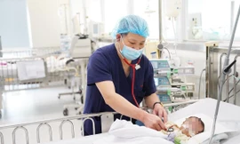 Bố mẹ e ngại dịch COVID-19, nhiều trẻ nhập viện trong tình trạng nguy kịch