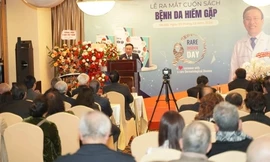 Giáo sư đầu ngành công bố gần 50 bệnh da hiếm gặp