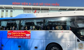 Ấm áp nghĩa tình trên những 'Chuyến xe yêu thương' cho người nhà và bệnh nhân ung thư