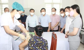 Tiêm thử nghiệm vắc xin COVIVAC chiều 19/8