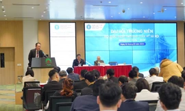 GS.TS Trần Thiết Sơn, Chủ tịch Hội phẫu thuật tạo hình thẩm mĩ Hà Nội phát biểu tại đại hội