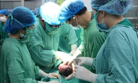 Hai bệnh viện đầu ngành phối hợp cứu trẻ sơ sinh nguy kịch