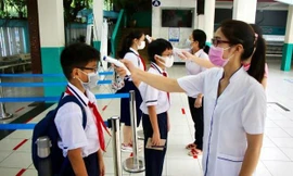 Hà Nội không thể đợi tiêm hết vắc xin hoặc không có COVID-19 mới cho trẻ đi học