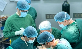 Bị chẩn đoán nhầm suốt 9 năm, cô gái suýt mất đôi tay vì bệnh ung thư hiếm gặp