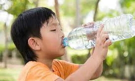 Cần thiết cho trẻ uống đủ nước