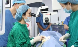 Người đàn ông mù tìm lại ánh sáng sau 26 năm bằng 1% hi vọng