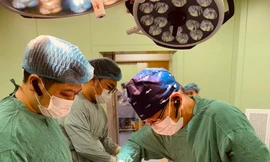 Mắc bệnh hiếm gặp, người phụ nữ mang khối u vú như cây bắp cải