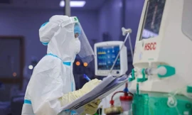 Thêm 14.872 bệnh nhân COVID-19, có 10.418 ca cộng đồng