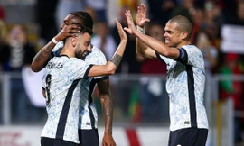 Các cầu thủ Bồ Đào Nha ăn mừng chiến thắng.