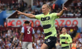 Erling Haaland ăn mừng bàn thắng ghi được vào lưới Aston Villa ở mùa trước