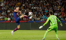 Lewandowski chọc thủng lưới Celta Vigo.