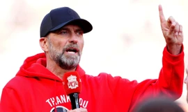 HLV Jurgen Klopp nghẹn ngào phát biểu trong ngày chia tay Liverpool.