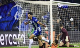 Taremi ghi bàn trong chiến thắng 5-3 của Porto.