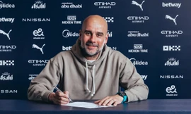HLV Pep Guardiola gia hạn với Man City đến năm 2027.