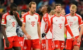 Các cầu thủ Bayern thể hiện sự thất vọng sau thất bại gây sốc.