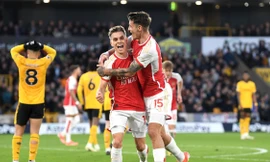 Trossard ghi bàn mở tỷ số cho Arsenal.