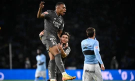 Mbappe ăn mừng bàn thắng.