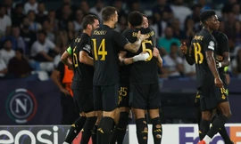 Các cầu thủ Real Madrid ăn mừng bàn thắng của Bellingham