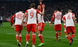 Kane tỏa sáng giúp Bayern Munich đi tiếp.