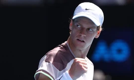 Sinner lần đầu tiên hạ gục Djokovic ở Grand Slam.