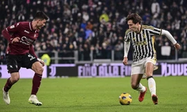 Chiesa trong một pha đi bóng.