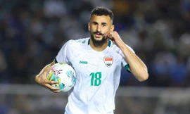 Aymen Hussein lập cú đúp vào lưới Philippines.