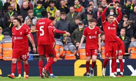 Các cầu thủ Liverpool ăn mừng chiến thắng.