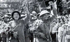 Đoàn quân chiến thắng tiếp quản Thủ đô