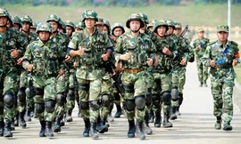 Lính Trung Quốc diễn tập chống khủng bố tại Quảng Đông ngày 24/9. Ảnh: CNS