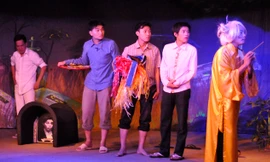 Cảnh trong vở kịch ma "3-5-7"