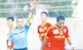 An Giang tự “nhận thẻ đỏ” rời cuộc chơi bóng đá do không tìm được nguồn kinh phí duy trì đội bóng. Ảnh: VSI