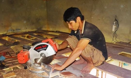 Cường 'mộc' vượt khó mưu sinh