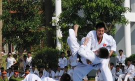 Cảnh sát dự bị đặc nhiệm luyện võ, chống khủng bố