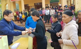 Những món quà tết ý nghĩa đến với người nghèo tỉnh Thanh Hóa