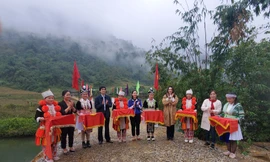 Lễ cắt băng khánh thành diễn ra trong niềm hân hoan của toàn thể nhân dân xã Sinh Long...