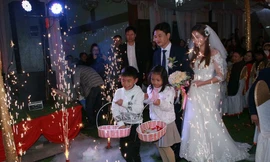 Nhiều khách hàng đã yêu cầu hủy tiệc cưới, tour du lịch. Tuy nhiên, việc hoàn tiền cọc không được chấp nhận. 