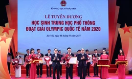 12 học sinh đoạt huy chương Olympic được tặng Huân chương Lao động