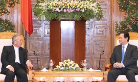 Thủ tướng Nguyễn Tấn Dũng tiếp Chủ tịch Hội đồng Giám mục Việt Nam Nguyễn Văn Nhơn Ảnh: TTXVN