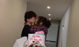 Cảnh hôn đồng giới khiến nhân vật chính- Bảo Hân phát sốt. 