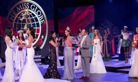 Showbiz 22/10: Bị cướp quyền trao vương miện, Khánh Ngân nói gì?