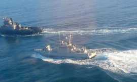 Hình ảnh tàu chiến hai bên “vờn” nhau hôm 25/11